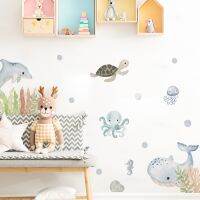 [24 Home Accessories] การ์ตูนน่ารักชีวิตทางทะเลปลาโลมาปลาวาฬสาหร่ายรูปลอกติดผนังเนอสเซอรี่สีน้ำห้องเด็กเด็กสาวสติ๊กเกอร์ห้องนอนการตกแต่งบ้าน