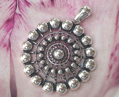 Thai design exotic lovely pendant Circle ลวดลายไทยจี้ เท่ห์มาก สวยแปลกตา สวยมาก น่ารัก