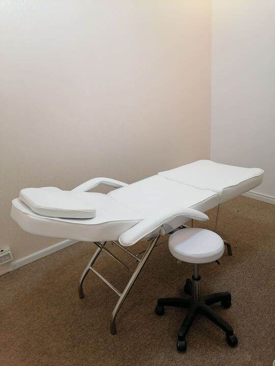 Facial bed with online stool