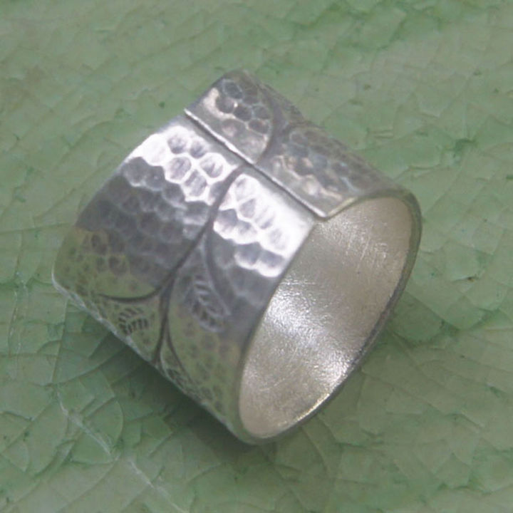 exotic-beautiful-gift-ring-pure-silver-thai-karen-hill-tribe-silver-hand-made-size-8-9-10-11-adjustable-ของขวัญแหวนลวดลายไทยเงินแท้-งานเงินแท้-ขนาดปรับได้สวยงามเป็นของฝากถูกใจ