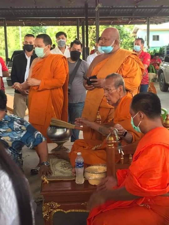 เหรียญกรมหลวงชุมพร-รุ่นแรก-หลวงพ่อพัฒน์-ปุญญกาโม-วัดห้วยด้วน-วัดธารทหาร-เนื้อเงินแท้-ลงยาแดง-หายาก-สร้างน้อย