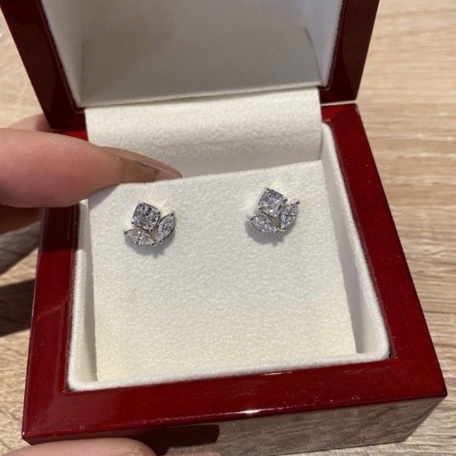 ต่างหูช่อมะกอก-เพชรasscher-30ตังค์-ประกบเพชรmarquise-10ตังค์-2เม็ด-รวม-50ตังค์-ใส่ออกงานได้-ใส่ติดหูก็ได้น้า