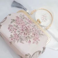 Hot selling hand light face Chinese style all-match retro portable diagonal embroidered cheongsam banquet handmade mouth gold bag