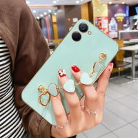 เคสสำหรับ Realme 10,4G/Realme 10 Pro / Realme 10 Pro + Plus/ Realme 10T 5G เคสพร้อมห่วงโซ่สร้อยข้อมือรูปหัวใจสุดหรูกรอบสี่เหลี่ยมเคลือบ6D เคสมือถือเงา Casing Ponsel ซิลิโคนกันกระแทกฝาครอบด้านหลัง