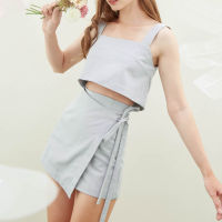 wuffle studio : Megan Crop Top เสื้อครอป เอวลอย เสื้อแขนกุด เสื้อลำลอง