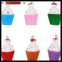 MESDAVIDJH 30 Pcs ความยาว29มม. จี้เรซิ่น faux CUP cake พลาสติก imiated Food Charm พร้อมห่วง รู: 2mm เรซิน เครื่องรางเค้กหวานอาหารน่ารัก แข็งแรงและทนทาน เส้นผ่านศูนย์กลาง24มม. จี้เรซิ่น3D สีสันสดใสถ้วยหวานเค้กอาหาร Charm งานฝีมือดีไอวาย