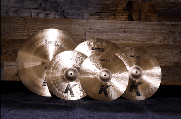 zildjian-ks5791-ชุดฉาบ-4-ชิ้น-ให้โทนเสียงดุดัน-ดาร์ค-ตอบสนองการเล่นของมือกลองได้ดีในชุดประกอบด้วยไฮแฮท15-ฉาบ-crash-17-19-ฉาบ-ride-21