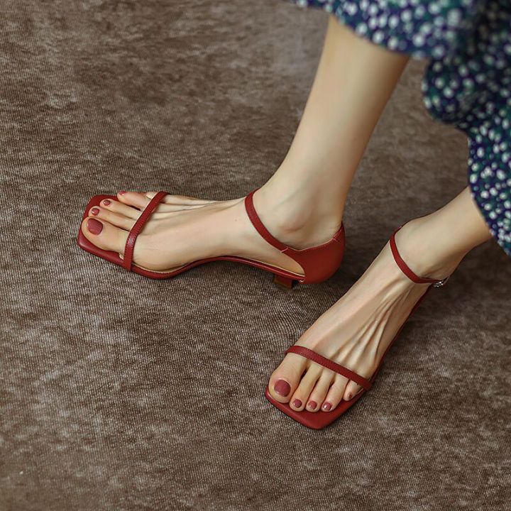 2023-ฤดูร้อนอ่อนโยนสไตล์ฝรั่งเศสหัวตารางเปิดนิ้วเท้ารองเท้าส้นสูงกับส้นกลางรองเท้าแตะส้นกระเป๋ากริชหญิง