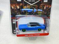 1: 64 1969 Dodge Charger-B5สีฟ้าและสีดำหลังคาไวนิลสีเขียวคอลเลกชันของรุ่นรถ