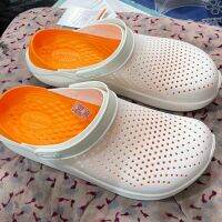 Crocs LiteRide Clog สีขาว/ส้ม Size M4---M11 สำหรับ ผู้หญิ่ง-ผู้ชาย รองเท้าใส่สวย ใช่ดีใช่ทน ทันสมัย กำลังฮิต ใส่เที่ยวทะเล/เล่นน้ำ เบานุ่มใส่สบาย