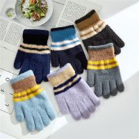 5 10 year old children winter warmth refers to the students knitted warm gloves ST 1833