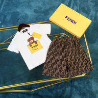 Fendi∮ ฤดูร้อนชุดวอร์มสำหรับเด็กหนุ่มๆสาวๆแขนสั้นเสื้อยืดและกางเกงขาสั้นชุดฤดูร้อนสองชิ้น