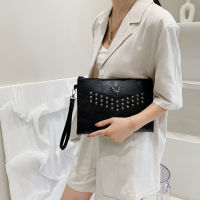 Unique Designer PU Leather Rivet Deer Head Envelope Bag Women Casual Wristlet Bags Day Pouch Small Purse Luxury Shopper Handbag