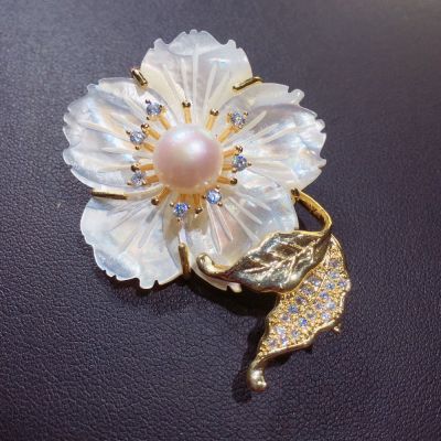 ZHBORUINI Fine Jewelry Natural Freshwater Pearl Brooch Shell Flower Brooch Pins Natural Seashell Pearl Jewelry Women Corsage