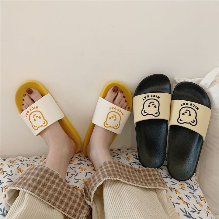 2020ฉบับภาษาเกาหลีของรองเท้าแตะคำเดียวน่ารักรองเท้าแตะนักเรียนกันลื่นเสื้อคลุมแฟชั่นผู้หญิงที่บ้าน