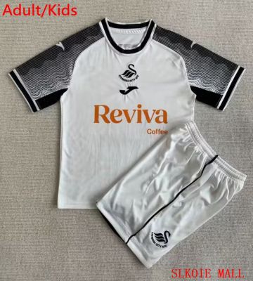 เสื้อบ้าน Swansea City และชุดกางเกงขาสั้น23-24เสื้อแข่งฟุตบอลคุณภาพแบบไทยสำหรับผู้ใหญ่และเด็ก