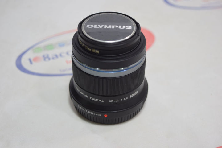 ขาย-เลนส์-olympus-m-zuiko-45mm-f1-8-สีดำ-ไร้รอยขนแมว-พร้อมฝาหน้า-หลัง-แถมฟิวเตอร์