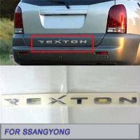 ของแท้ด้านหลัง Trunk ประตูด้านหลังโลโก้สัญลักษณ์สำหรับ Ssangyong REXTON 2006-2012ด้านหลังฝาโลโก้ตรา7991008020กันชนหลังเข้าสู่ระบบ