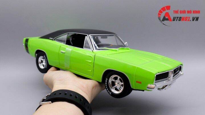 MÔ HÌNH XE CLASSIC MUSCLE - 1969 DODGE CHARGER GREEN 1:18 MAISTO 2900 |  