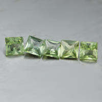 พลอยเขียวส่องจันทบุรี(Green Sapphire) พลอยมีไฟมีตำหนิหม่าธรรมชาติไม่มีรอยแตกร้าว น้ำหนัก 0.59 กะรัต พลอยแท้ บ่อบางกะจะ จ.จันทบุรี