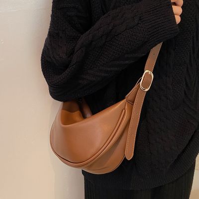 ₪☫ Shiling handbag 2023 new oblique satchel senior feeling niche field dumplings bag handbag design feels the summer summer
