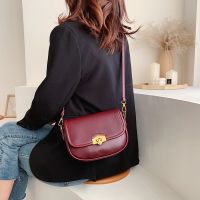 This Years Popular Niche Bag Womens Super Hot Versatile Messenger Temperament Travel Lock Shoulder Design Underarm Vintage Saddle 【AUG】