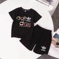 Adidase∮ ชุดวอร์มฤดูร้อนสำหรับเด็กชายหญิงแขนสั้นเสื้อยืดและกางเกงขาสั้นชุดฤดูร้อนสองชิ้น （ปรับ แต่งเอง）