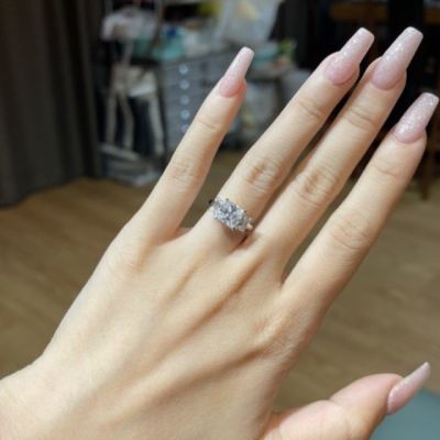 แหวนเพชร 3เม็ด Princess cut 1.2กะรัต ขนาบเพชรบ่าข้าง Radiant cut 40ตังค์ #สวยมากเป็น #fancydiamond ที่ผสมผสานกันแบบลงตัว