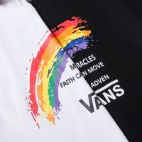 [ส่งของ]Vans Vance ใหม่ เสื้อยืดแขนสั้น พิมพ์ลายสายรุ้ง ทรงหลวม สีพื้น แฟชั่นฤดูร้อน สําหรับผู้ชาย และผู้หญิง