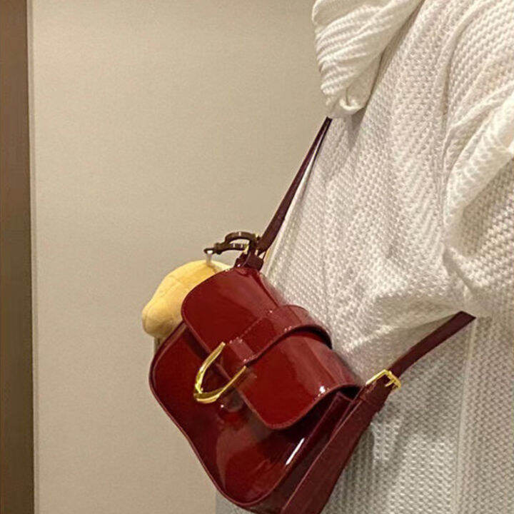 vachette-clasp-french-stick-underarm-bag-2023-new-high-grade-fashion-hand-bag-one-shoulder-bag-versatile-small-bag-women