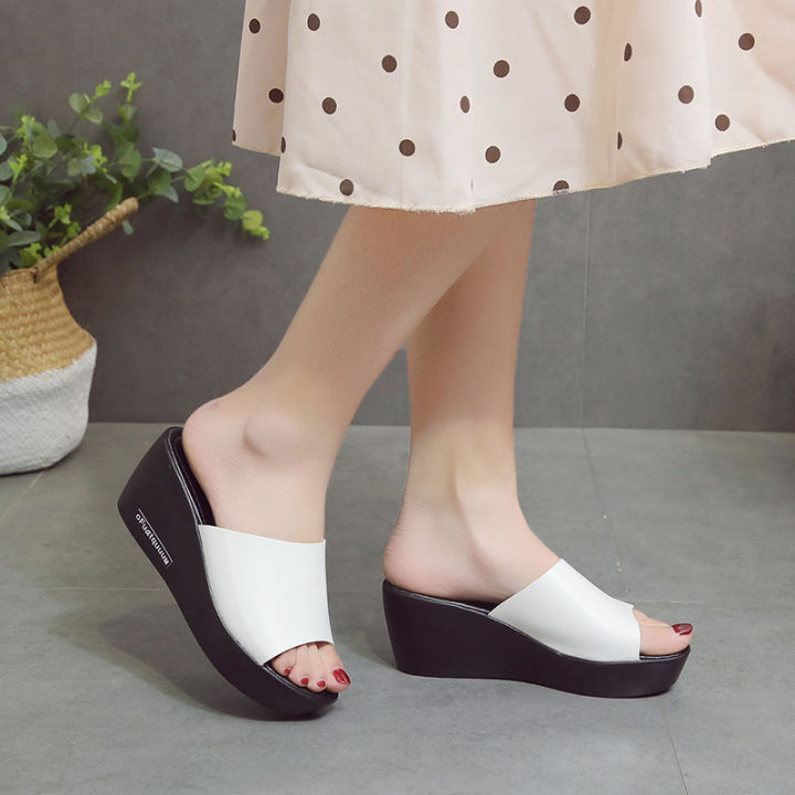 รองเท้าแตะทรงลิ่มเวอร์ชั่นเกาหลีใหม่สำหรับผู้หญิงฤดูร้อนทำจากวัสดุ-pu-ระดับไฮเอนด์และสวมใส่สบาย