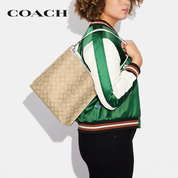 coach-กระเป๋าสะพายไหล่ผู้หญิงรุ่น-mollie-bucket-bag-in-signature-canvas-สีครีม-ca561-imdqc