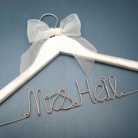 Personalized Wedding Hanger with Bow-knot Custom Name Charm Cloth White Hanger Bride Dress Hanger Wedding Party Gift