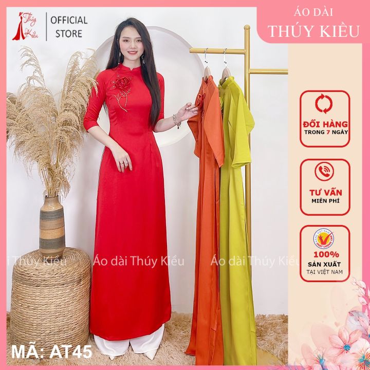 Áo dài lụa là sự kết hợp tinh tế giữa truyền thống và hiện đại, đưa phong cách Việt Nam trở lại đẳng cấp quốc tế. Xem hình ảnh để có cái nhìn sâu sắc và cảm nhận sự đẹp và tinh tế của thiết kế áo dài lụa.