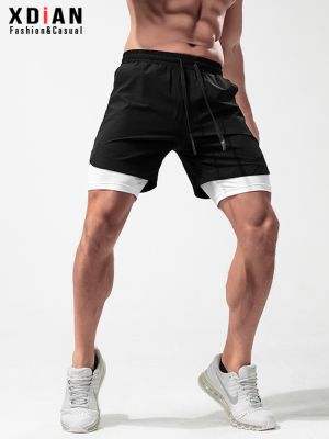 กางเกงกีฬาขาสั้นสองชิ้นปลอมสำหรับผู้ชายคุณภาพสูงวิ่งเลกกิ้งผ้ายืดหยุ่นสูงสามจุดสไตล์ใหม่ดั้งเดิม