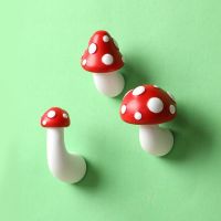 ♛❈☌ 3pcs 3D Red Mushroom Fridge Magnets Resin Refrigerator Magnet Creative Magnetic Clips For Refrigerator Home Office Decoration