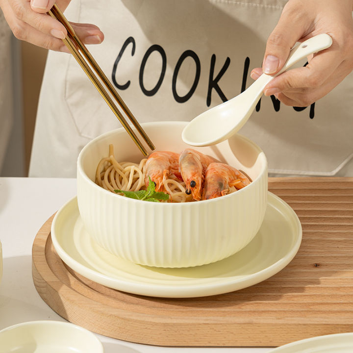ชามครีมชุดเซรามิกลมเครื่องใช้บนโต๊ะอาหารในครัวเรือนสดใสขนาดเล็ก2023ชามที่สวยงามสูงตะเกียบจานและอาหาร-linguaimy