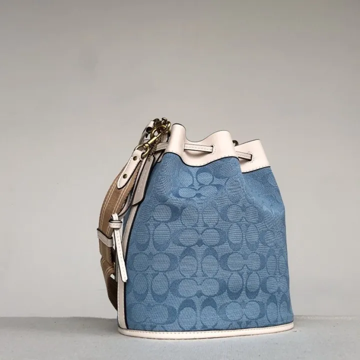 ของแท้ COACH FIELD BUCKET BAG IN SIGNATURE CHAMBRAY (COACH C4693