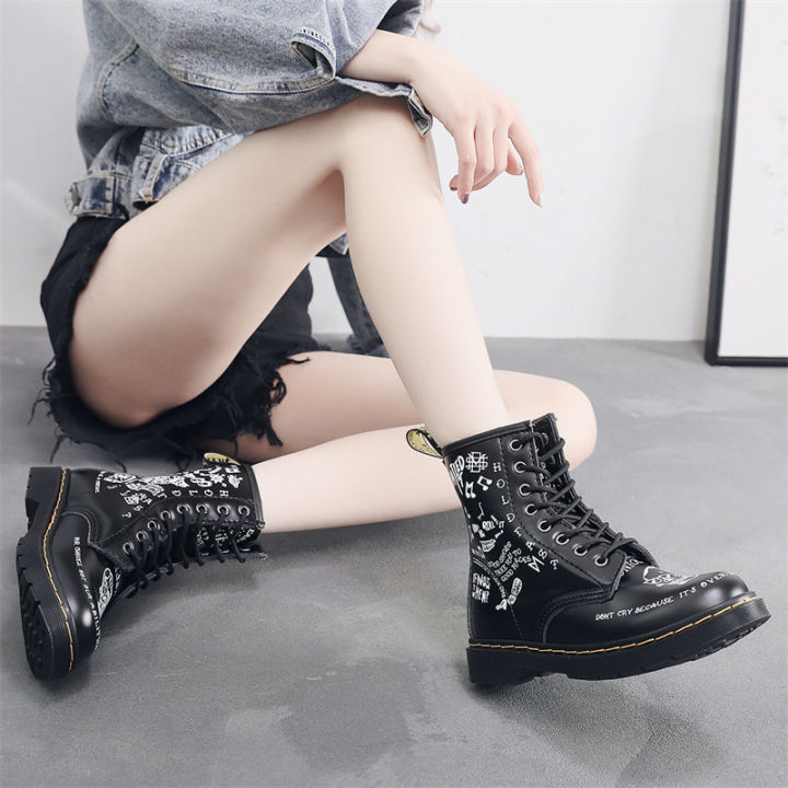 doc-dr-martens-air-wair-1460-กราฟฟิตีรองเท้าบู๊ตมาร์ตินดั้งเดิมหนังแท้สูงด้านบนรองเท้าบูทแฟชั่นunisex