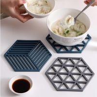 Silicone Pot Mat, Heat Resistant Dining Table Coaster, Hollow Tableware Cushion Placemat, Silicone Pot Pad Anti-Slip Cup Table Matt