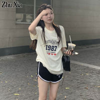 Zhu Xia เสื้อแขนสั้นผู้หญิงอเมริกันแขนขาสั้นพิมพ์ตัวอักษรคอกลมเสื้อเสื้อเชิ้ตพลัสไซส์ยาวปานกลาง