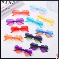 PANP ตลกๆ สีลูกอมสี สีสันสดใส แว่นตารูปหัวใจ ที่บังแดด แว่นกันแดดสำหรับงานเลี้ยง แว่นตากันแดดรูปหัวใจ