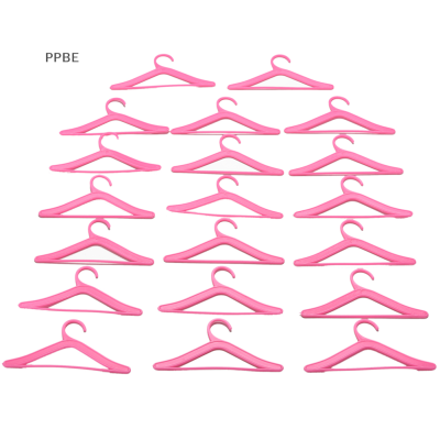 PPBE ไม้แขวนเสื้อสีชมพู20ชิ้นสำหรับตุ๊กตาบาร์บี้เสื้อผ้าของตุ๊กตาไม้แขวนพลาสติก