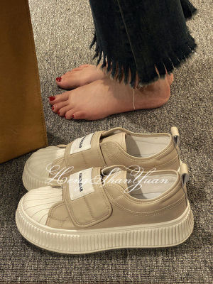 ฉบับภาษาเกาหลีรองเท้าคุกกี้ HengShanYuan หัวสตรีรูปหอยรองเท้าสีขาวเวลโครบาดเล็กพื้นรองเท้าเบรดบอร์ดหนา
