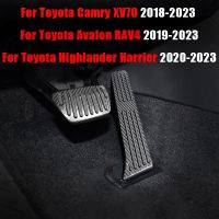 แป้นเบรกเชื้อเพลิงรถคาร์บอนไฟเบอร์คันเร่งสำหรับ Toyota Camry XV70 2018-2023 Avalon RAV4 2019-2023 Highlander Harrier 2020-2023