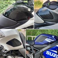 ของมาใหม่! สำหรับ SUZUKI GSR 600 GSXR 1000 K7 HAYABUSA ถังน้ำมันมอเตอร์ไซค์ GSX1300R รูปลอกแผ่นสติกเกอร์ด้านข้างแผ่นกันกระแทกป้องกันที่ยึดเข่า