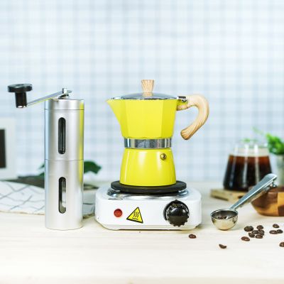 (สีเหลือง) กาต้มมอคค่าพอท Moka pot ลายไม้ + เตามินิไฟฟ้าสีขาว 500w + เครื่องบดมือหมุน + 2-1 ช้อนหนีบ