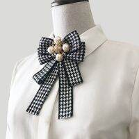 【cw】 Layer Bow Tie Ladies And Alloy Pearls Inlay Accessories Brooch