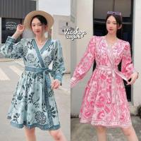 kimono dress มินิเดรสกิโมโน สามารถใส่เป็นเสื้อคลุมหรือเดรสสั้นได้ ผ้าซาตินพิมพ์​ลาย คอวีผูกป้ายข้างผูกปรับได้ แขนยาว