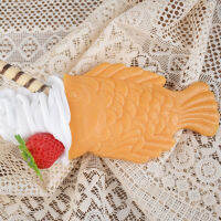 Taiyaki NYC ไอศกรีมปลอมทำจากซอฟท์เสิร์ฟรูปกรวยปลอมอาหารโมเดลตั้งโชว์งานแต่งงานสามารถปรับแต่งได้